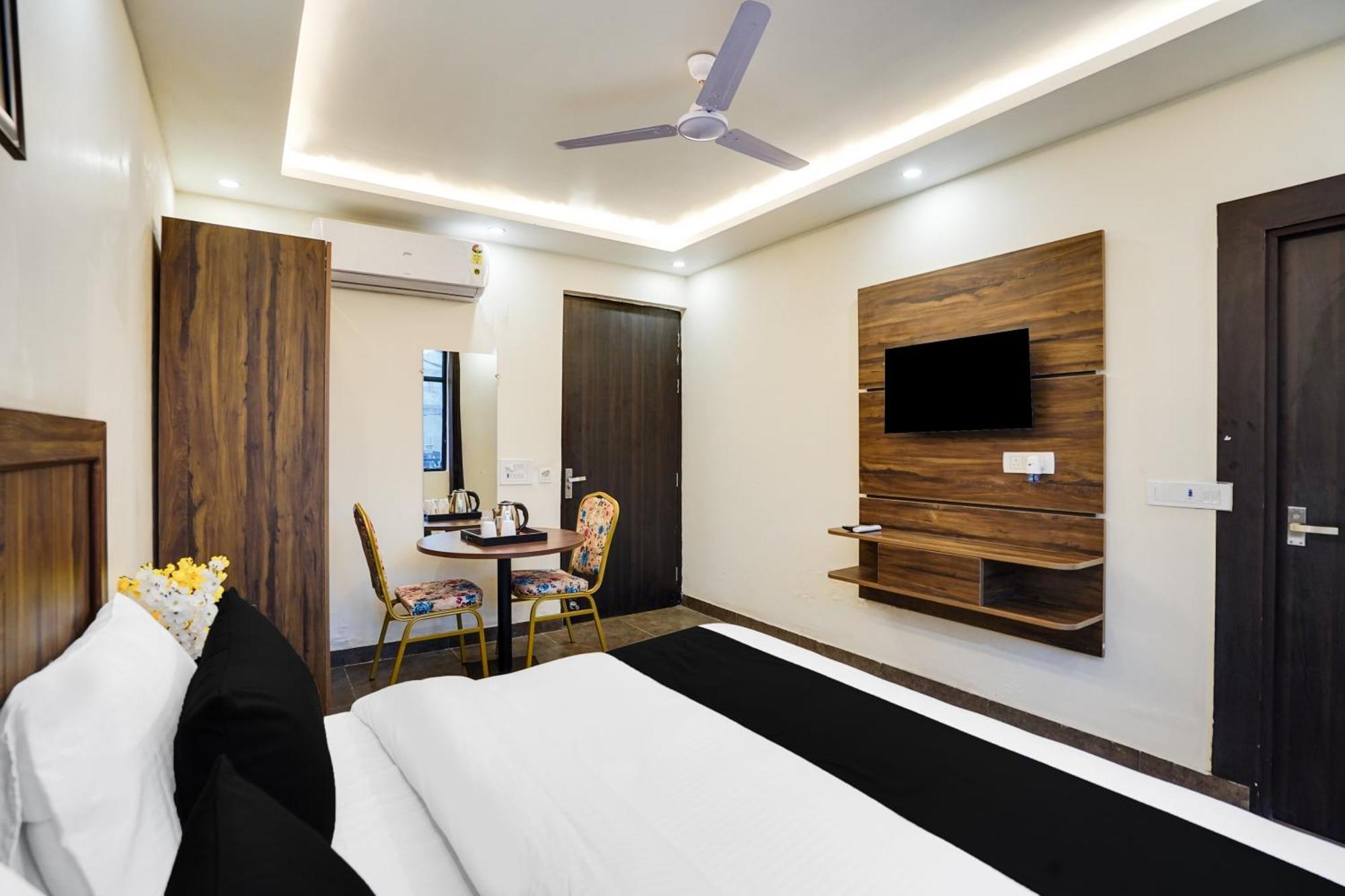Hotel Super Townhouse The Royal Casa Ghaziabad Zewnętrze zdjęcie