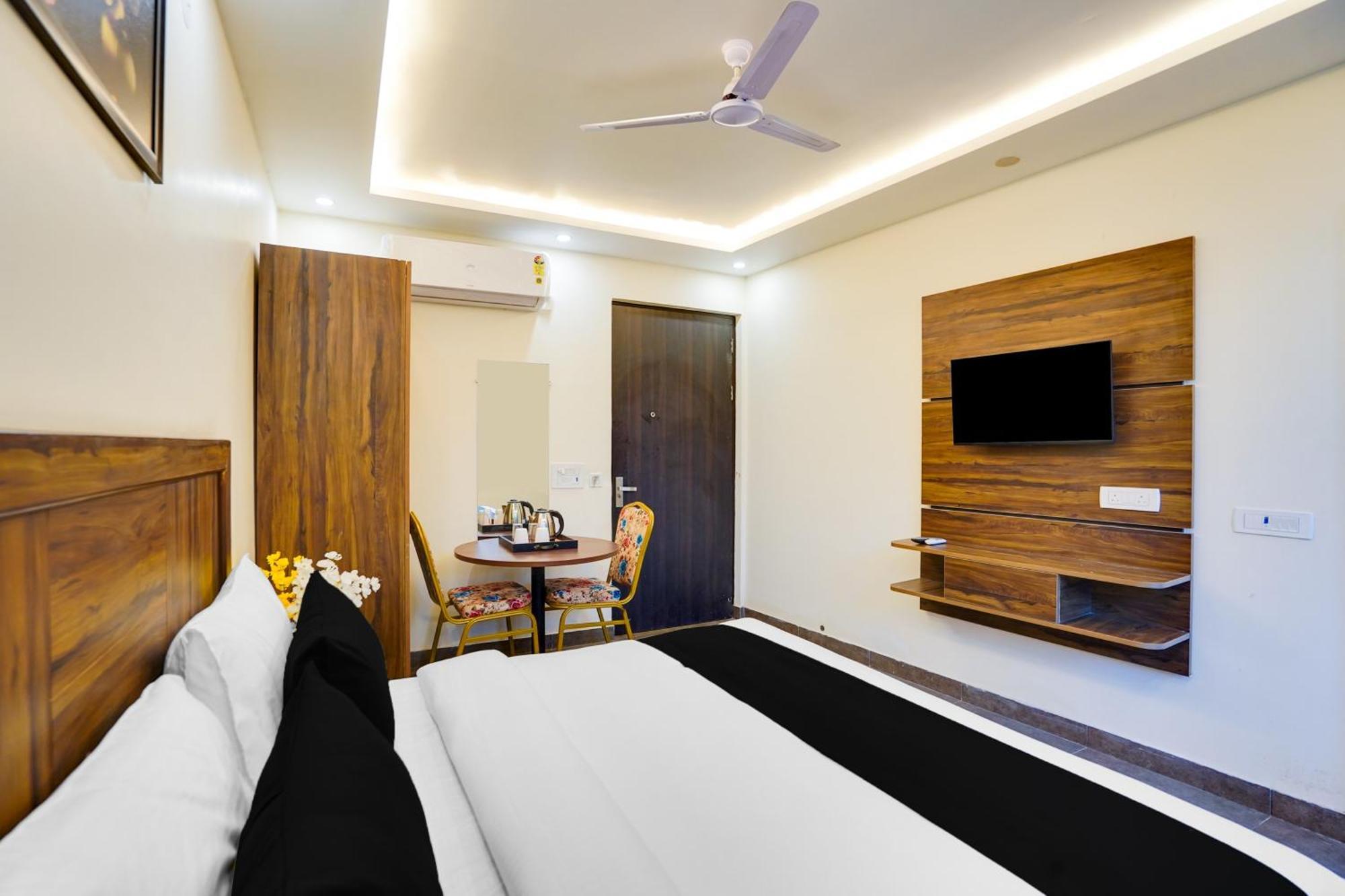Hotel Super Townhouse The Royal Casa Ghaziabad Zewnętrze zdjęcie