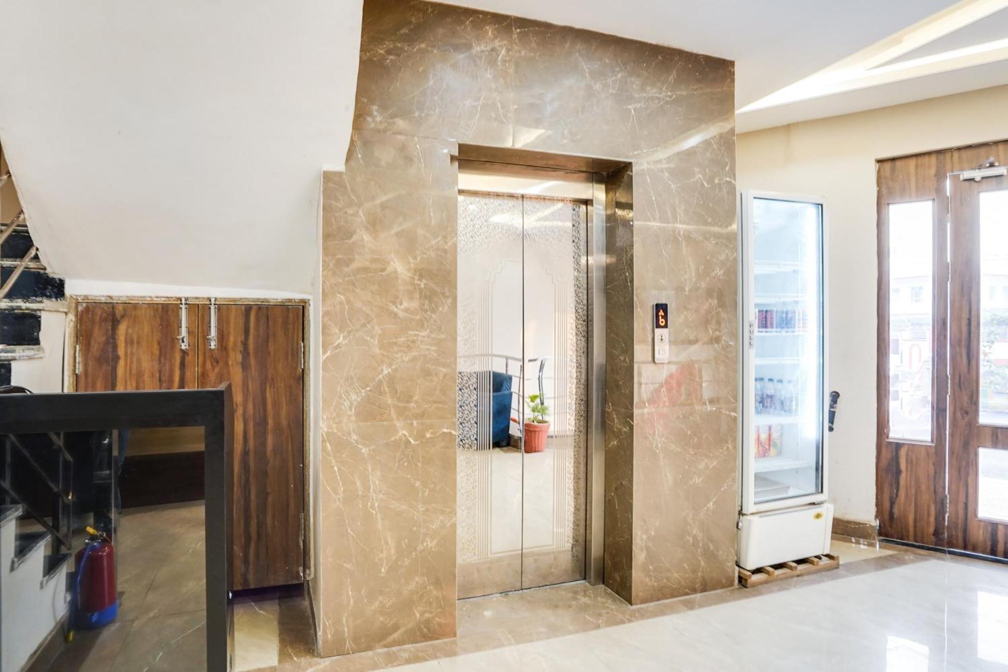 Hotel Super Townhouse The Royal Casa Ghaziabad Zewnętrze zdjęcie